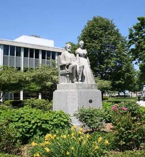 Lincoln Statue Racine Campus